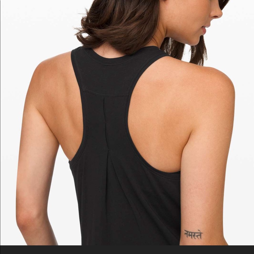 Lululemon love tank pleated black sz 6 EUC